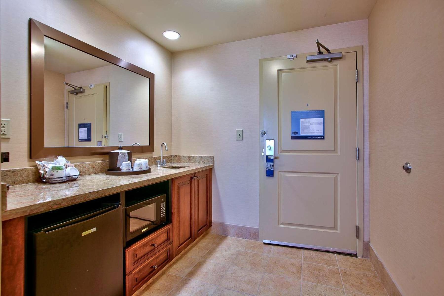 Hampton Inn & Suites Scottsdale At Talking Stick Exterior foto