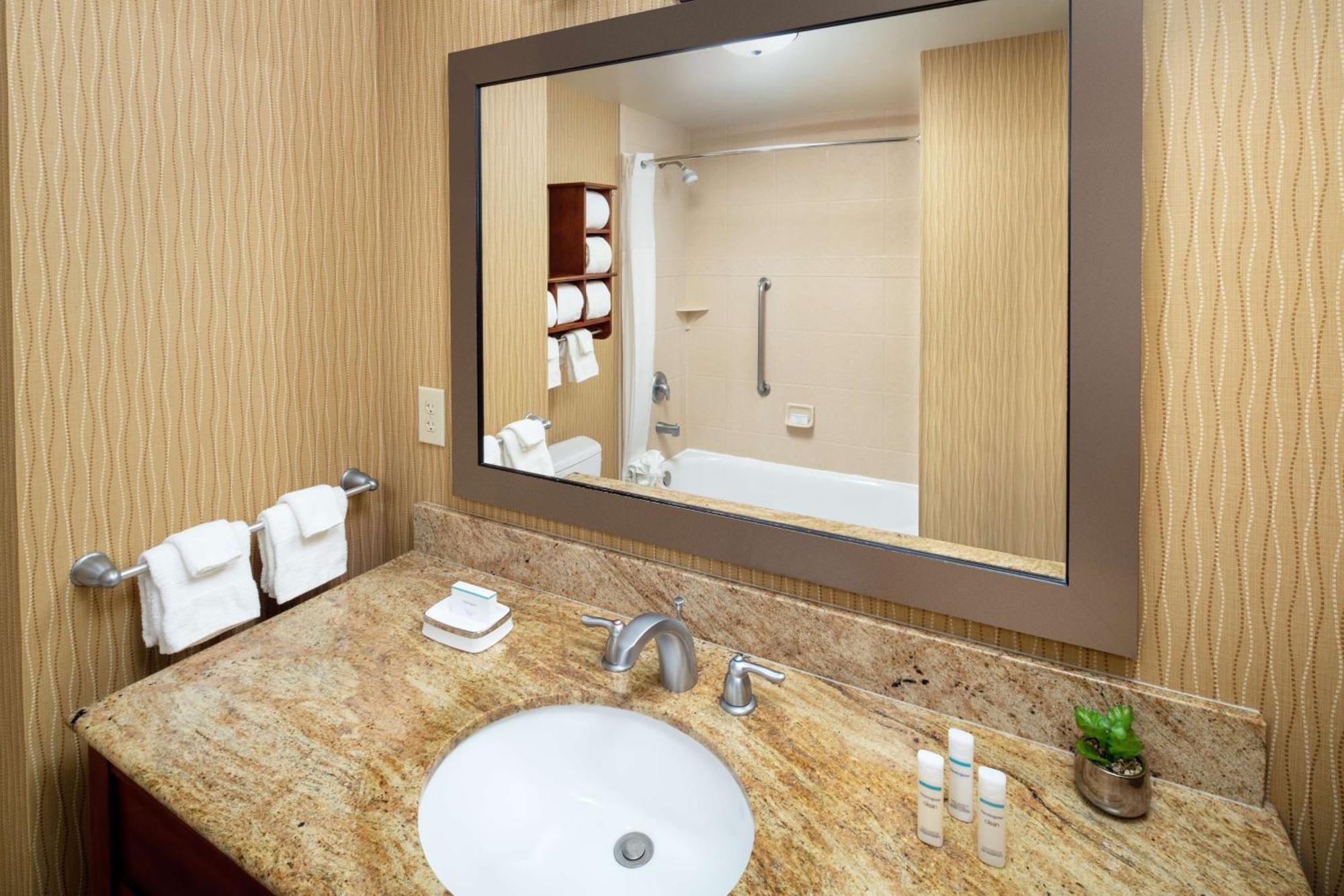 Hampton Inn & Suites Scottsdale At Talking Stick Exterior foto