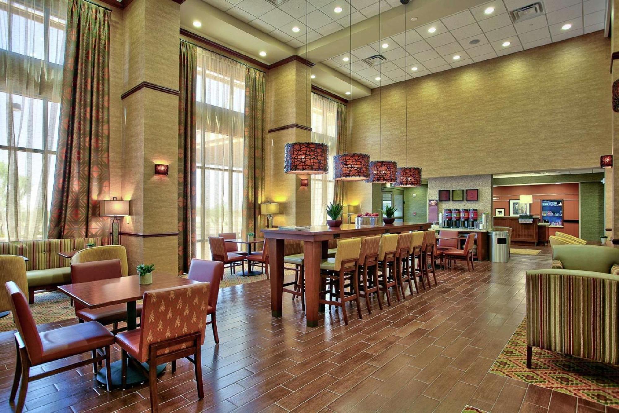 Hampton Inn & Suites Scottsdale At Talking Stick Exterior foto